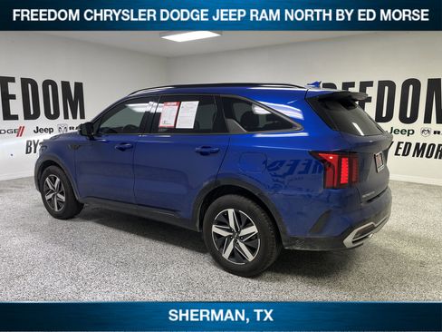 Used 2023 Kia Sorento EX image 6