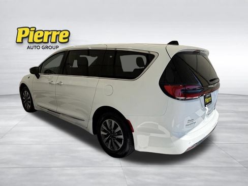 Used 2023 Chrysler Pacifica Limited FWD image 2