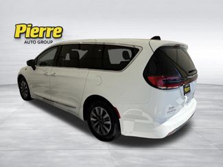 Used 2023 Chrysler Pacifica Limited FWD video 2