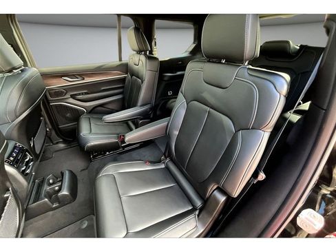 New 2026 Jeep Grand Cherokee L Limited w/ Limited Altitude Package AWD/4WD image 11
