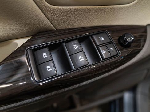 Used 2017 Toyota Sienna XLE w/ XLE Navigation Package AWD/4WD image 21