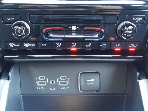 Used 2025 Jeep Grand Cherokee Laredo AWD/4WD image 19