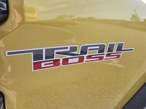 Certified 2023 Chevrolet Colorado Trail Boss w/ Technology Package AWD/4WD image 34