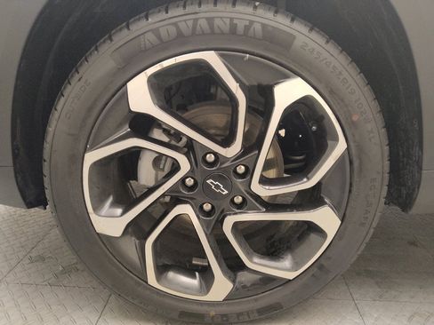 Used 2025 Chevrolet Trax RS w/ Sunroof Package FWD image 31