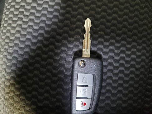 Used 2021 Nissan Rogue Sport S image 32