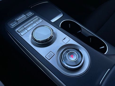 Used 2023 Genesis GV70 2.5T w/ Sport Prestige Package image 13