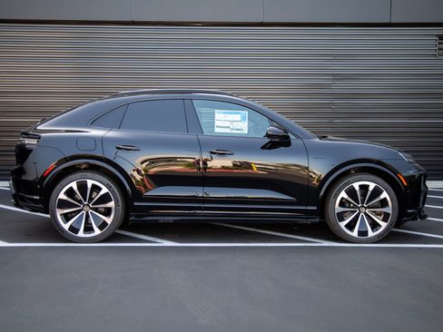 New 2025 Porsche Macan Turbo Electric AWD/4WD image 8