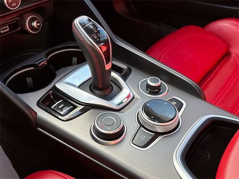 Used 2021 Alfa Romeo Giulia Ti Sport image 28