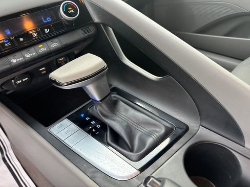 Used 2023 Hyundai Elantra SEL image 21