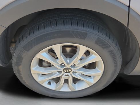 Used 2021 Kia Telluride LX FWD image 17