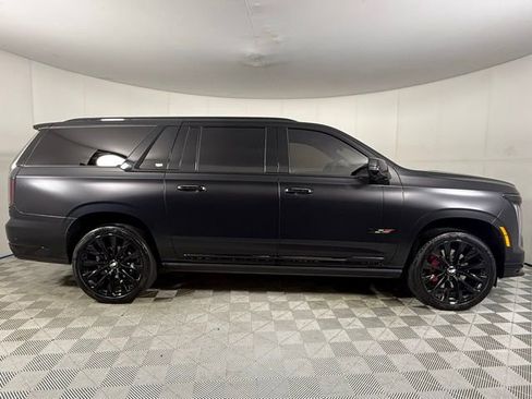 Used 2025 Cadillac Escalade ESV V w/ LPO, ONYX Package image 8