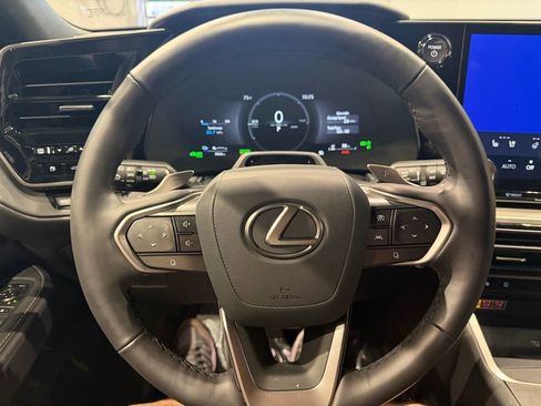 Used 2025 Lexus TX 550h AWD Plug-In Hybrid w/ Technology Package image 9