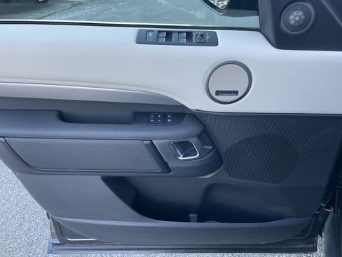 Used 2024 Land Rover Discovery Dynamic SE image 12