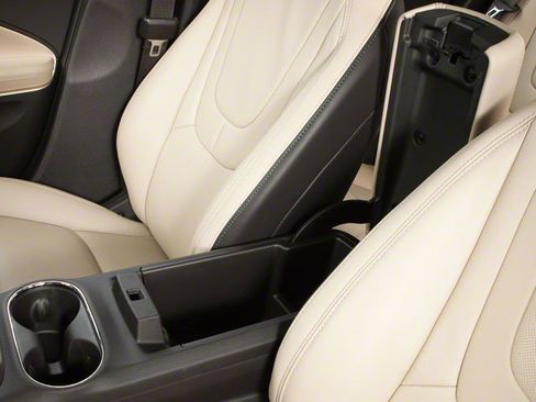 Used 2013 Chevrolet Volt w/ Enhanced Safety Package 1 FWD image 19