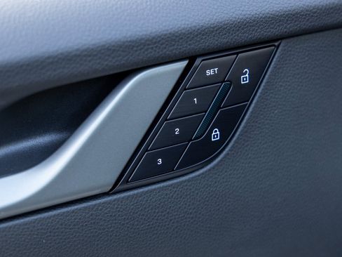 Used 2025 Porsche 911 Carrera image 22