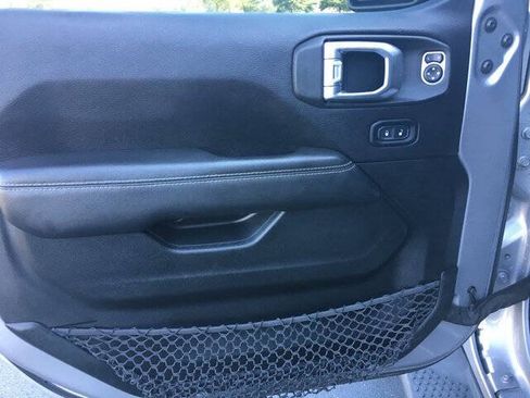 Used 2019 Jeep Wrangler Unlimited Sahara AWD/4WD image 11