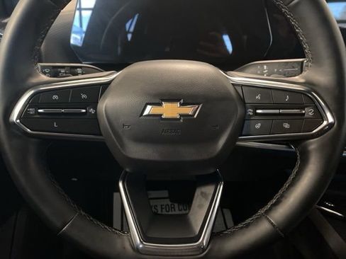 Used 2025 Chevrolet Equinox LT w/ Safety and Technology Package image 12