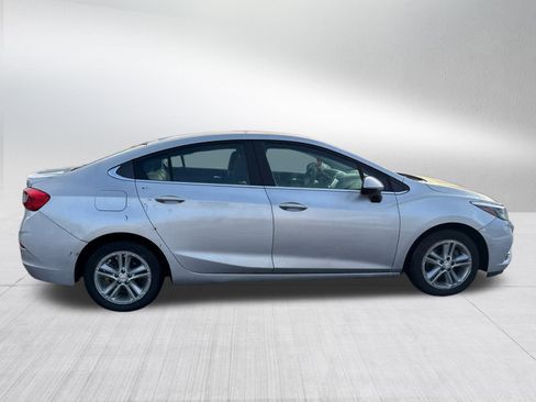 Used 2017 Chevrolet Cruze LT image 8