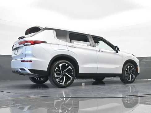 Used 2023 Mitsubishi Outlander SE image 68