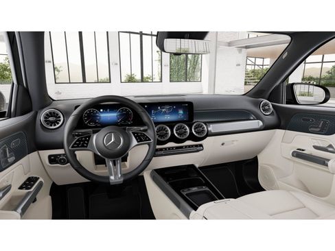 Used 2026 Mercedes-Benz GLB 250 4MATIC image 3