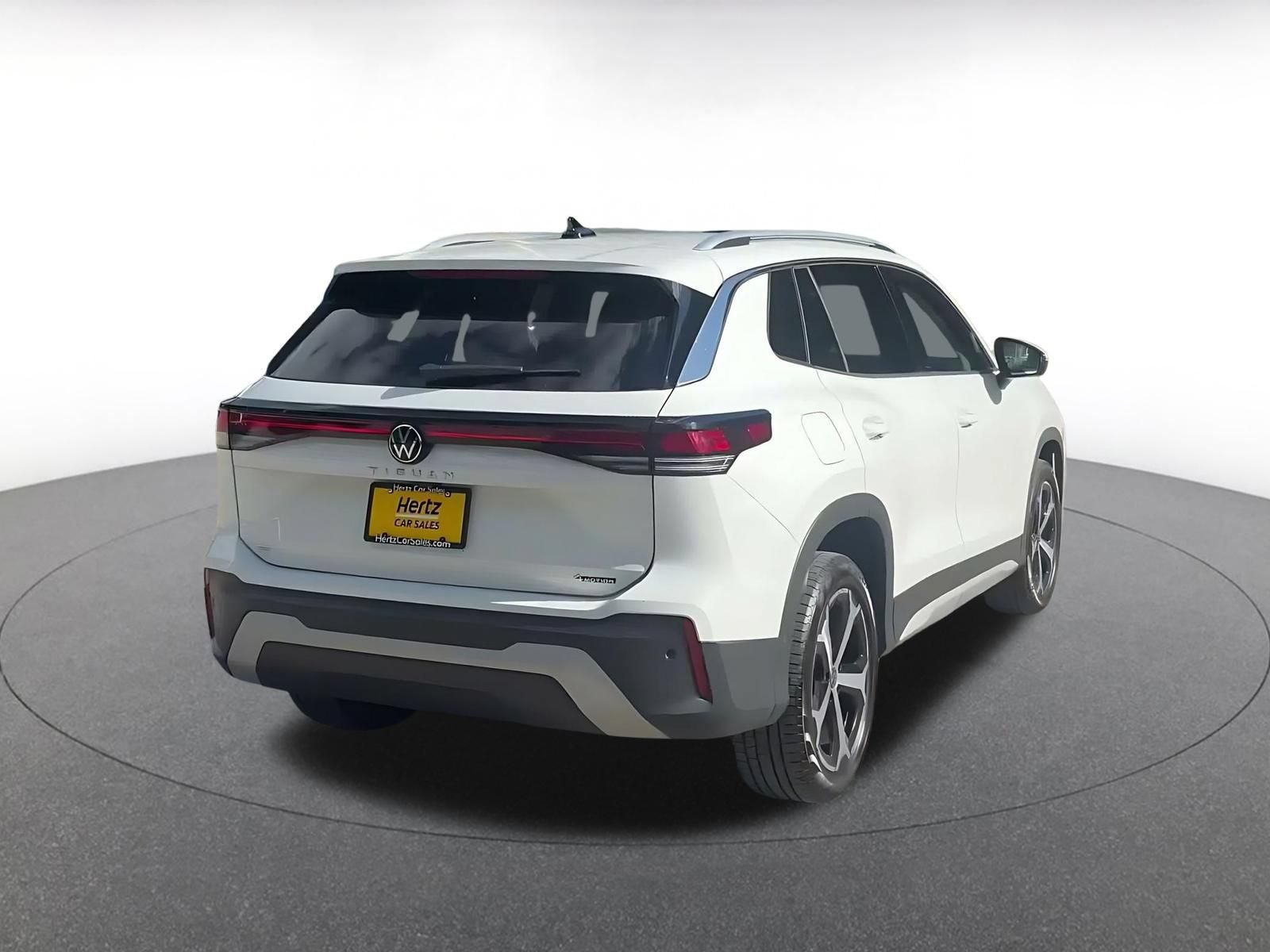 Used 2026 Volkswagen Tiguan SE AWD/4WD image 13