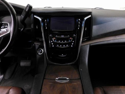 Used 2015 Cadillac Escalade Luxury image 43