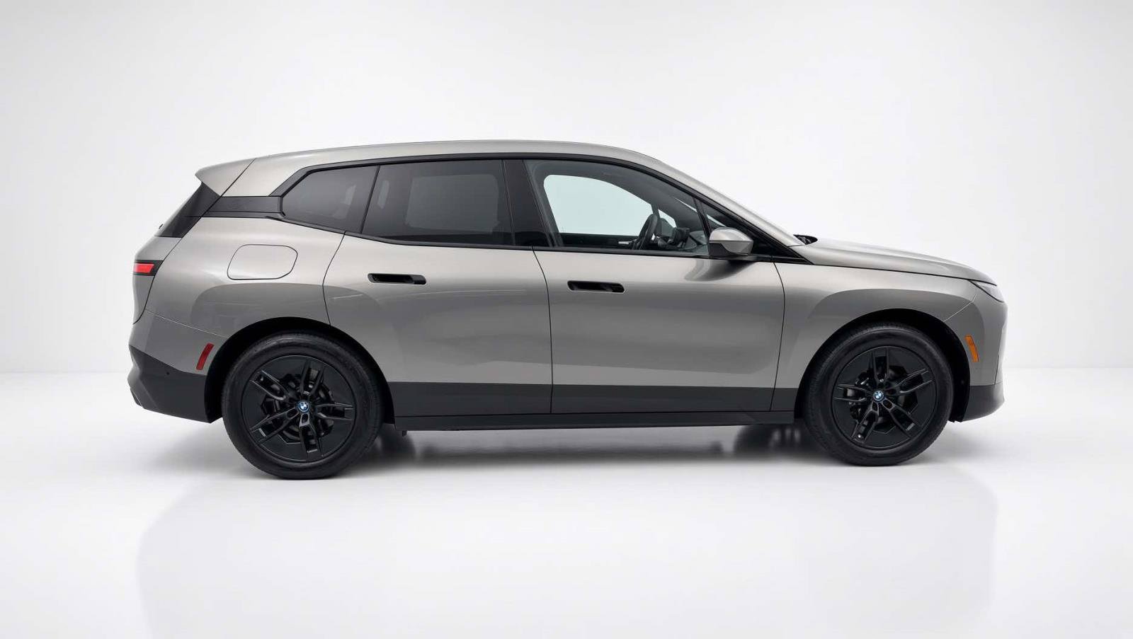 Used 2024 BMW iX xDrive50 w/ Premium Package AWD/4WD image 8