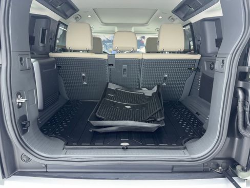 Used 2022 Land Rover Defender 110 SE image 13