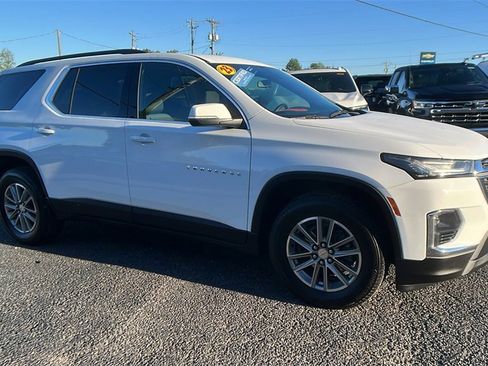 Certified 2023 Chevrolet Traverse LT image 3
