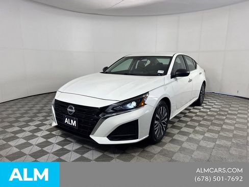 Used 2025 Nissan Altima 2.5 SV FWD image 1