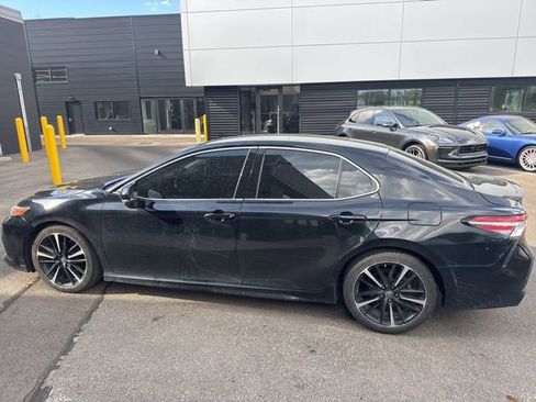 Used 2018 Toyota Camry XSE image 4