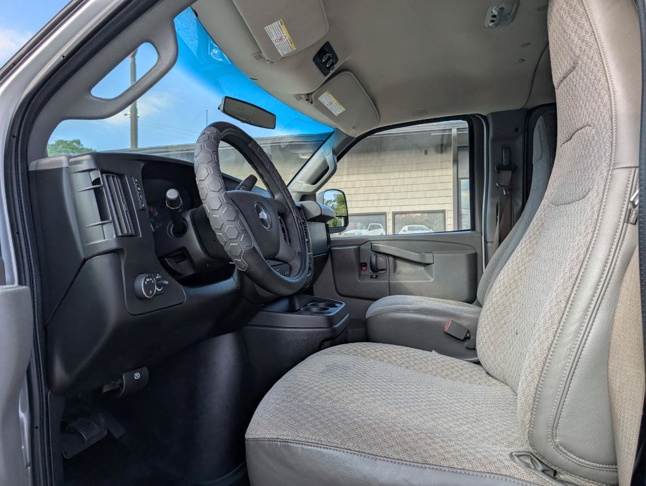 Used 2017 Chevrolet Express 3500 LT w/ LT Preferred Equipment Group RWD image 13