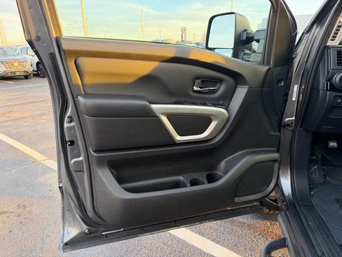 Used 2024 Nissan Titan SV w/ SV Convenience Package image 14