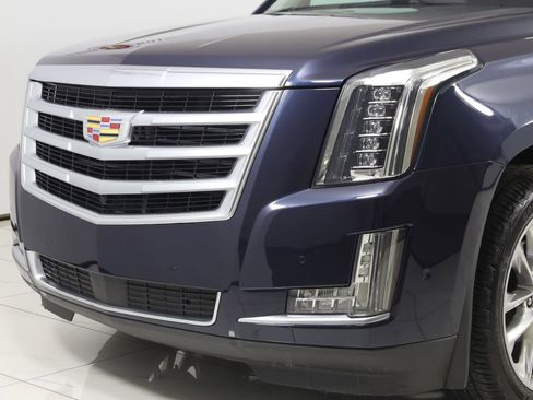 Used 2019 Cadillac Escalade ESV Premium Luxury image 57