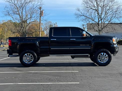 Used 2016 GMC Sierra 2500 Denali w/ Duramax Plus Package AWD/4WD image 5