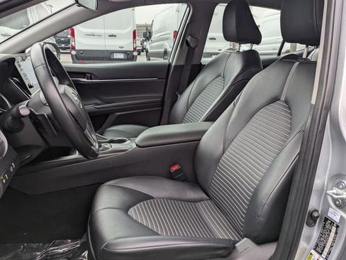 Used 2021 Toyota Camry SE image 18