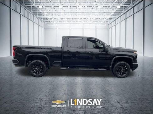 Used 2025 Chevrolet Silverado 2500 LT w/ Trail Boss Package image 9