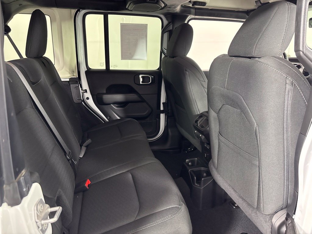 Used 2019 Jeep Wrangler Unlimited Sahara AWD/4WD image 6