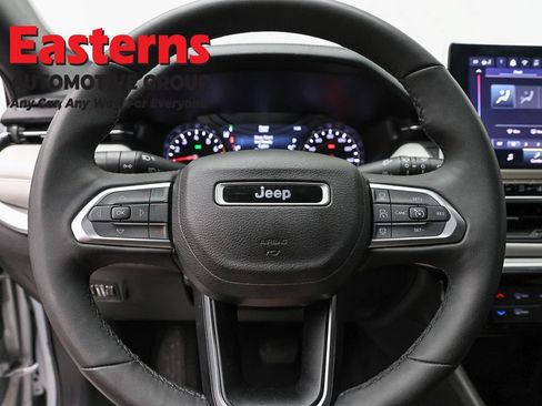 Used 2025 Jeep Compass Limited AWD/4WD image 10