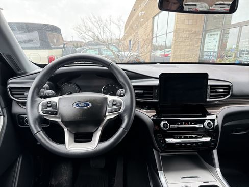 Used 2023 Ford Explorer Limited w/ Equipment Group 301A image 13