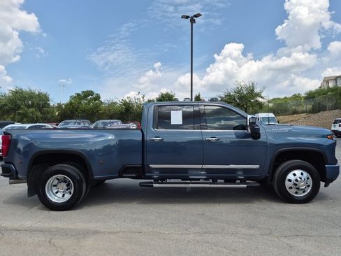 Used 2025 Chevrolet Silverado 3500 High Country w/ High Country Premium Package AWD/4WD image 4