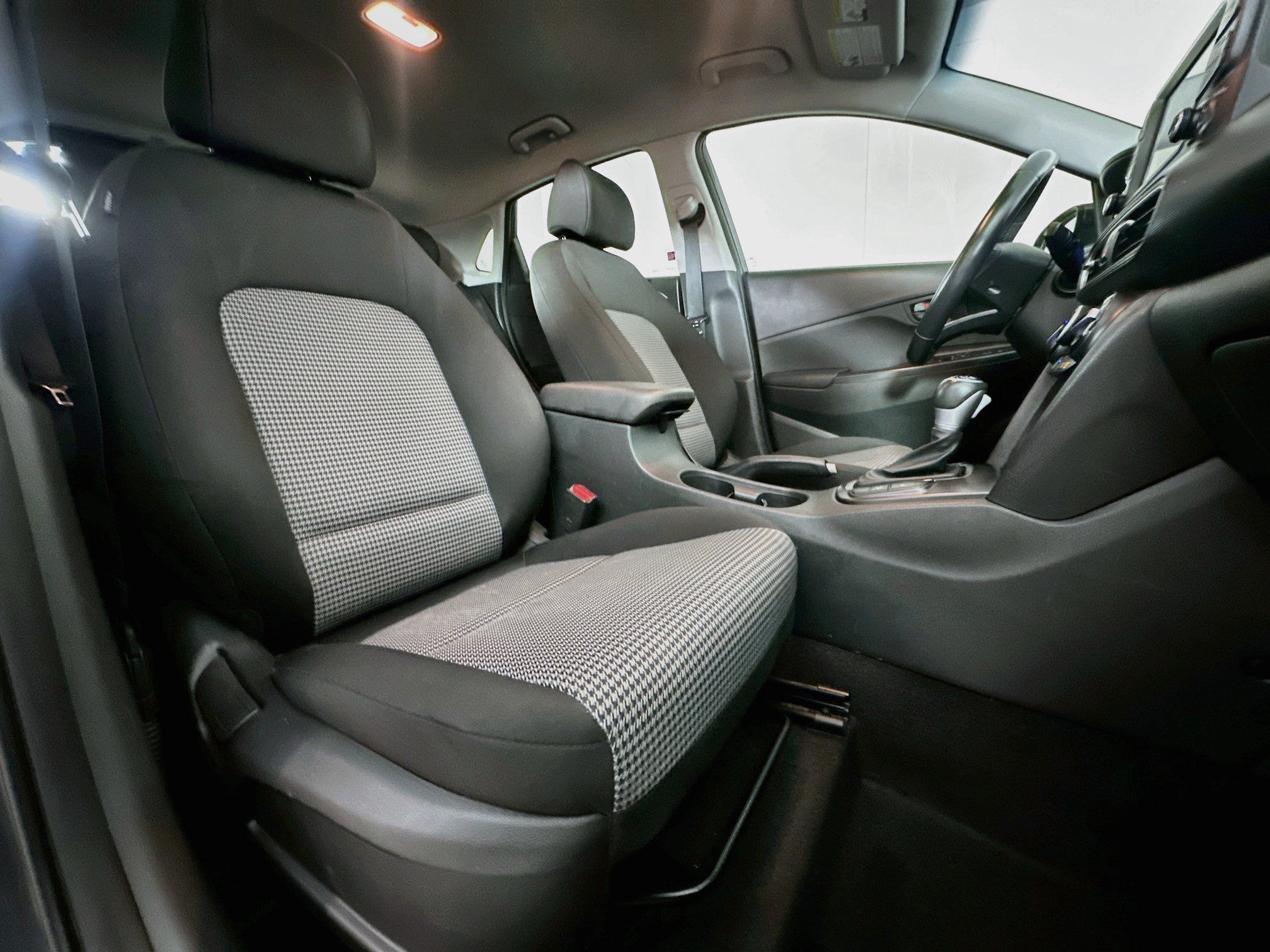Used 2020 Hyundai Kona SEL FWD image 29