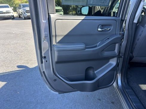 Used 2024 Nissan Frontier SV w/ SV Convenience Package image 13