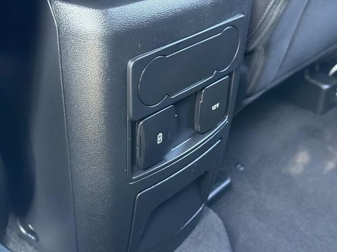 Certified 2023 Ford Explorer XLT RWD image 18