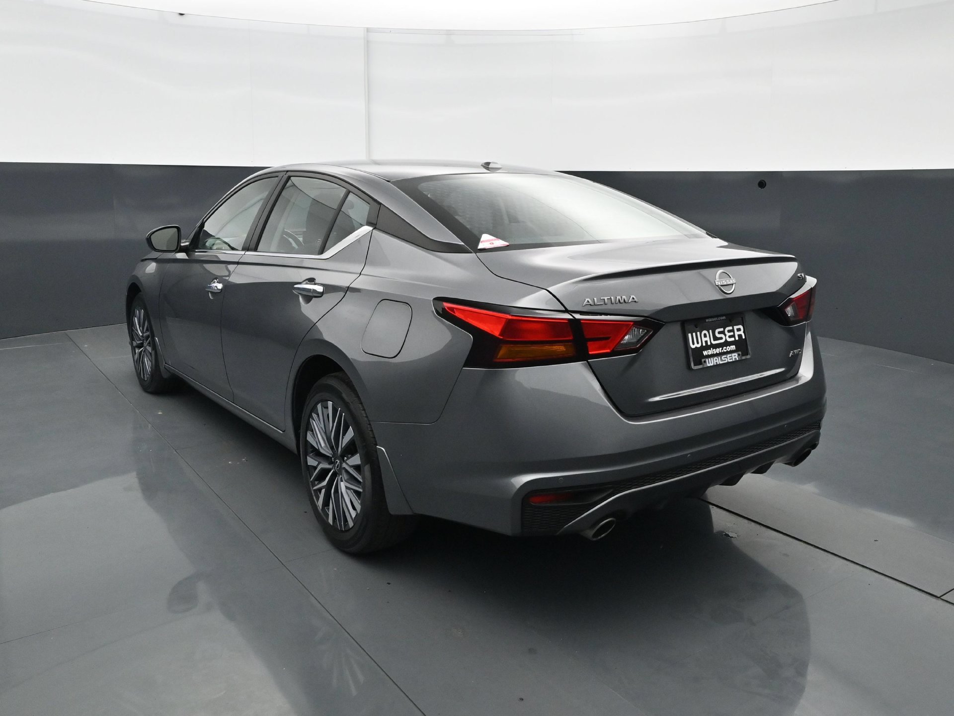 Used 2024 Nissan Altima 2.5 SV w/ SV Premium Package AWD/4WD image 5