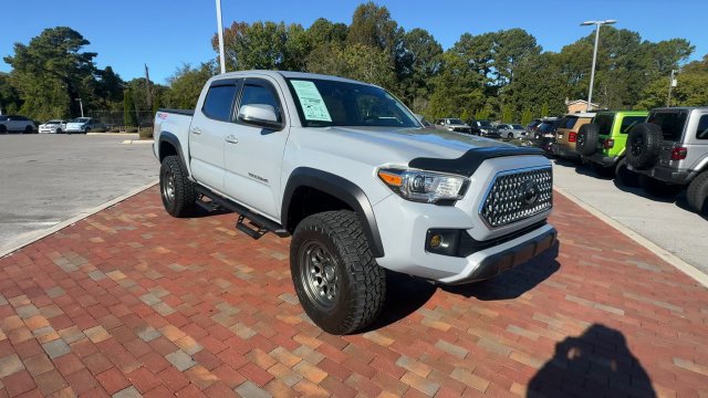 Used 2019 Toyota Tacoma TRD Off-Road AWD/4WD image 4