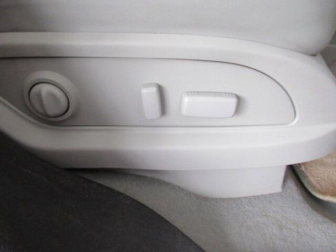 Used 2011 GMC Acadia Denali image 46