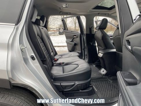 Used 2022 Toyota Highlander XLE image 36