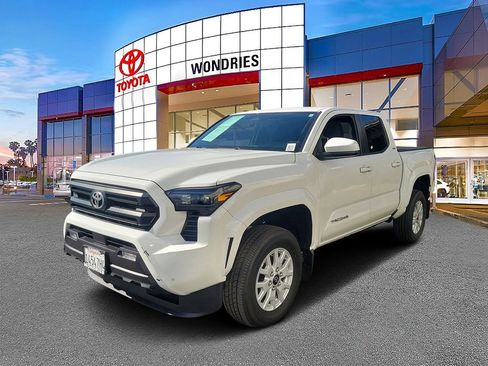 Used 2025 Toyota Tacoma SR5 image 2