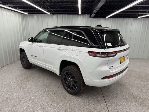New 2026 Jeep Grand Cherokee Summit w/ Obsidian Package AWD/4WD image 4